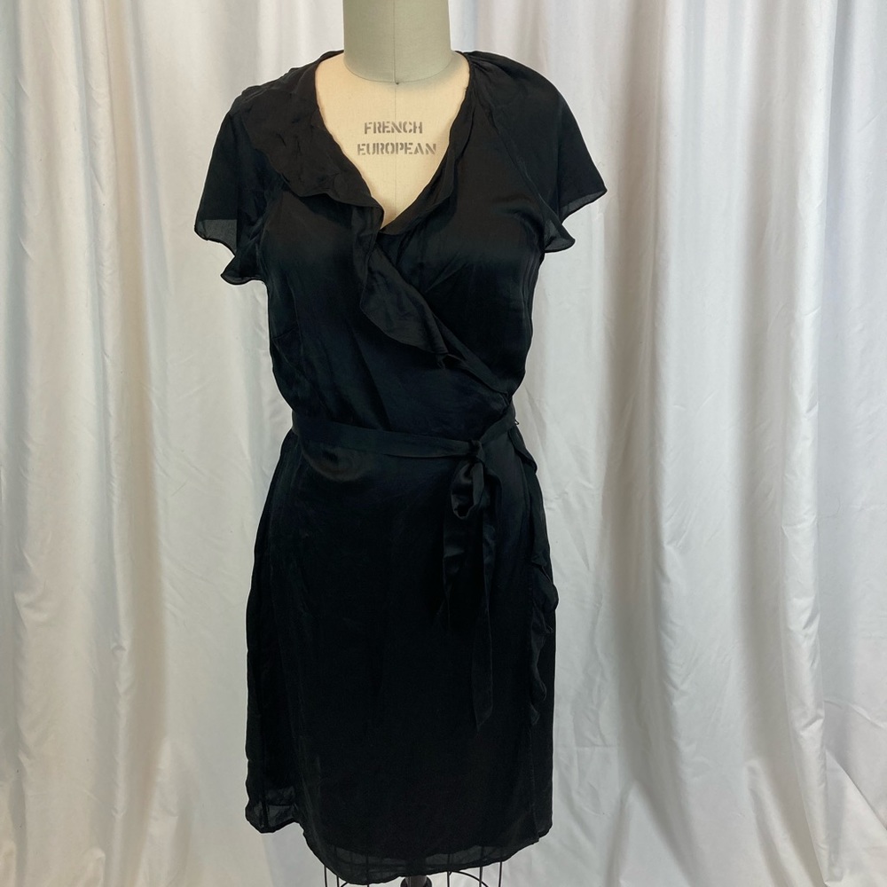 Elegant Banana Republic 100% silk wrap dress with ruffle v neck collar
